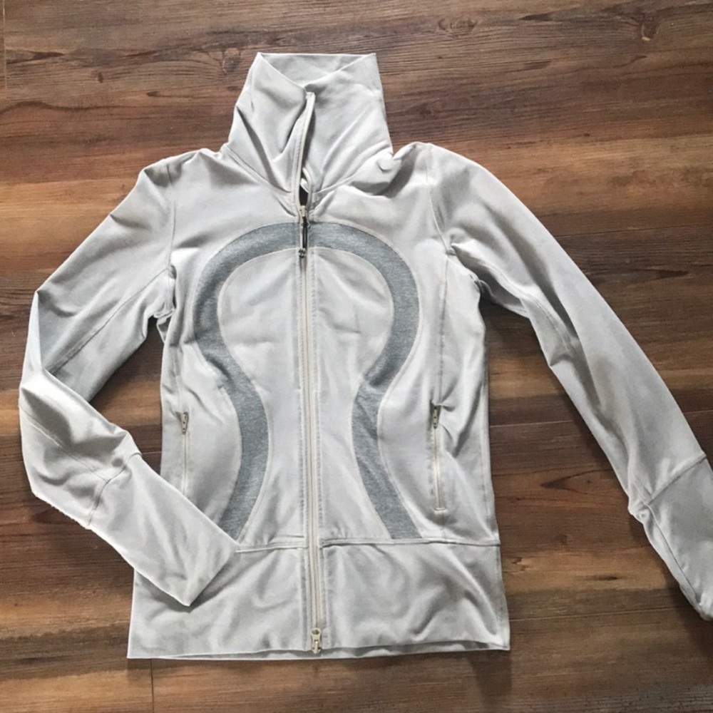 EUC Lululemon full zip, high neck longsleeve